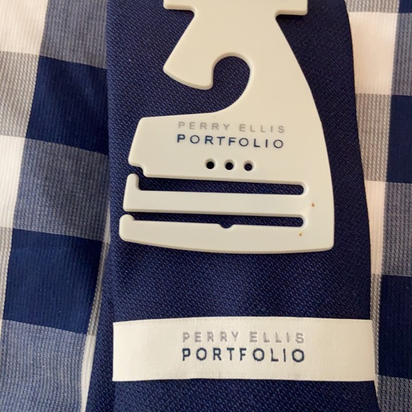 Tommy Hilfiger Shirt & Perry Ellis & Bergamo Ties - Picture 7 of 10